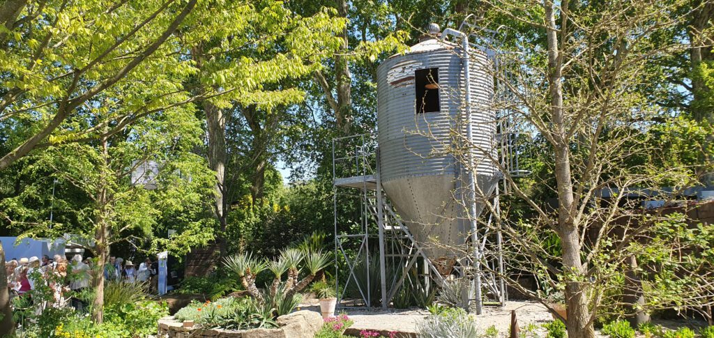 A silo sitting in the middle of a garden.